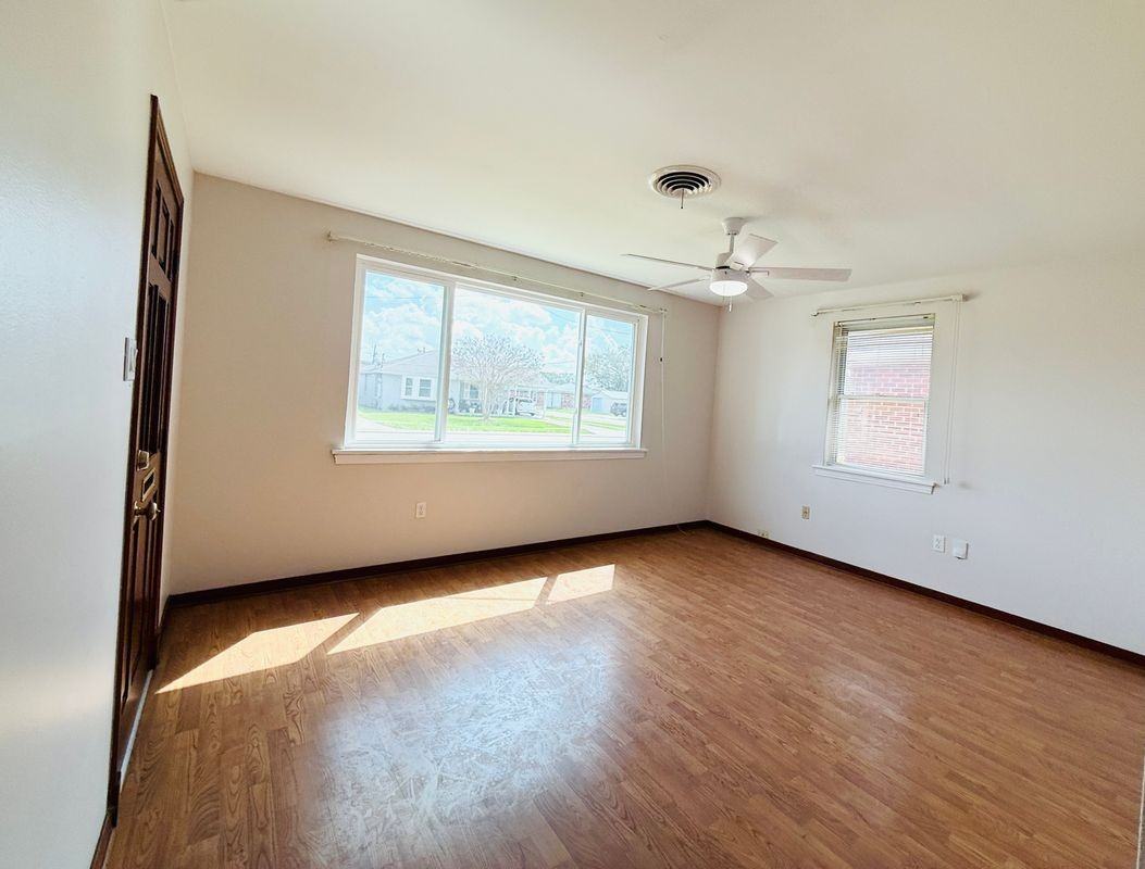 1104 N Bengal Rd - Photo 2 of 17