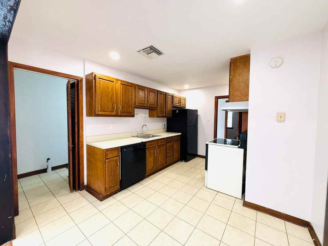 1104 N Bengal Rd - Photo 4 of 17