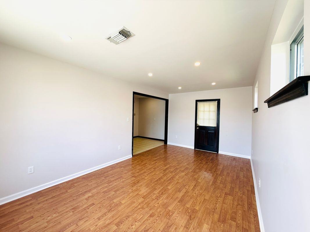 1104 N Bengal Rd - Photo 7 of 17