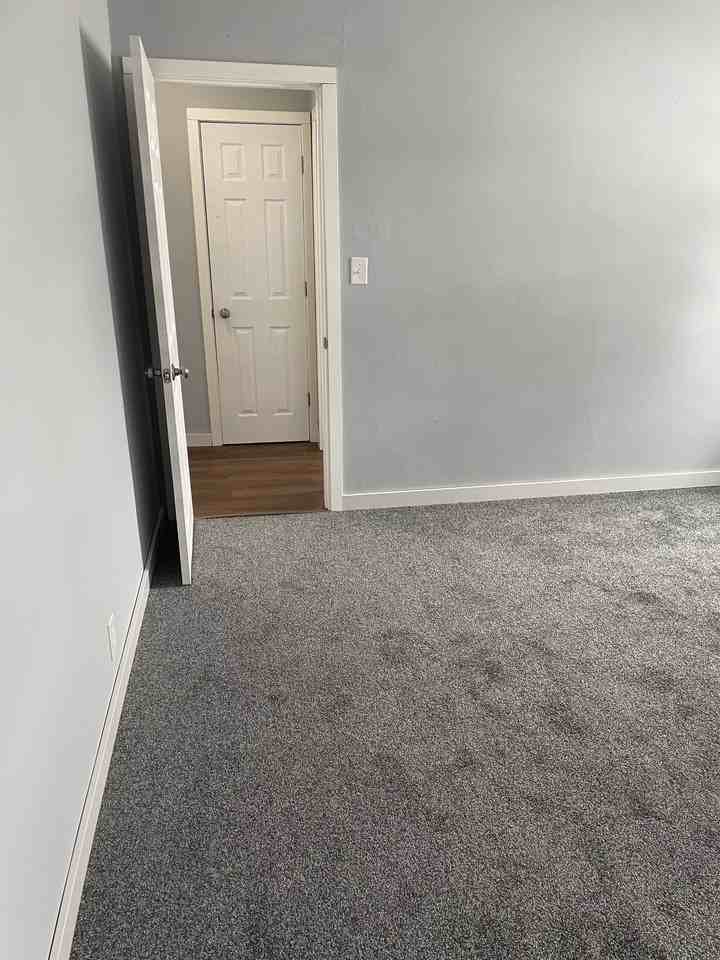 404 East 16th Street - Photo 2 of 7