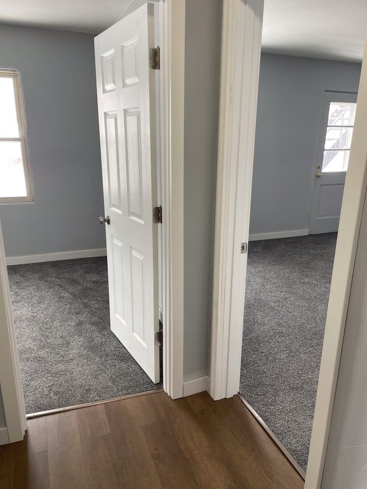 404 East 16th Street - Photo 3 of 7