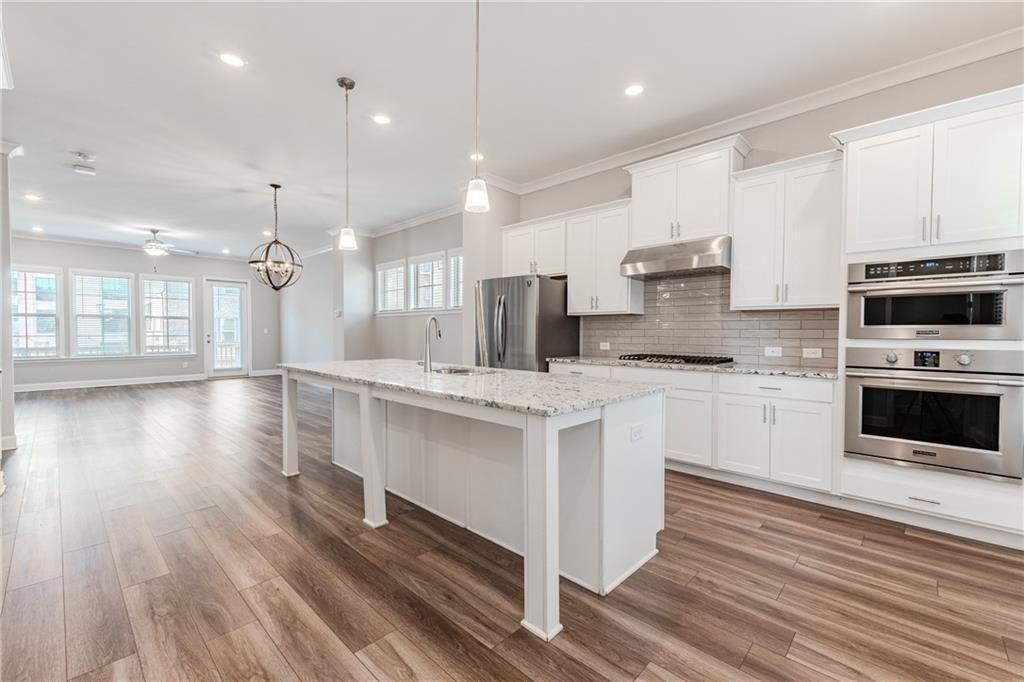 5051 Pinckney Ln - Photo 5 of 50