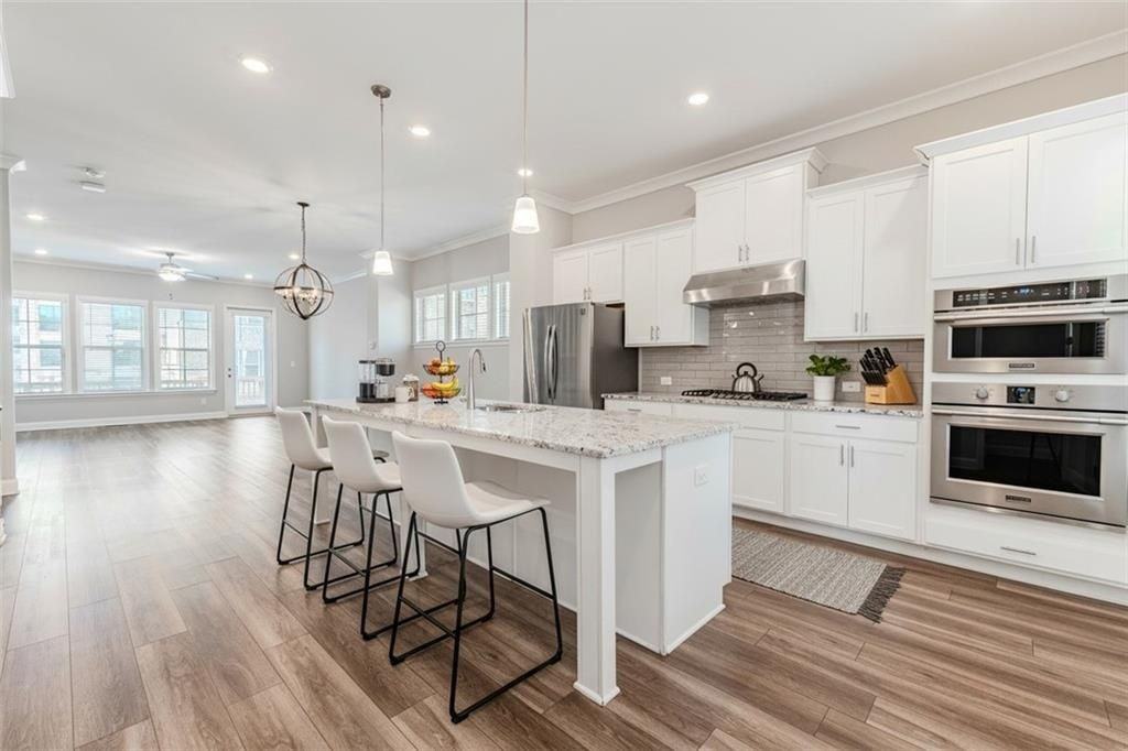 5051 Pinckney Ln - Photo 6 of 50