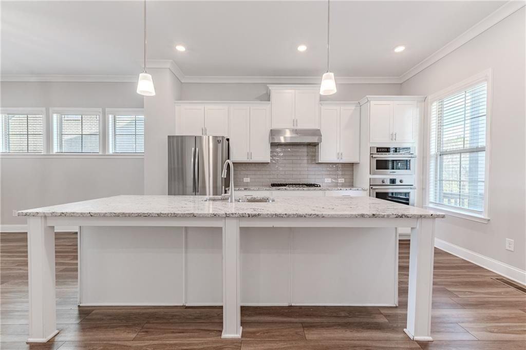 5051 Pinckney Ln - Photo 7 of 50