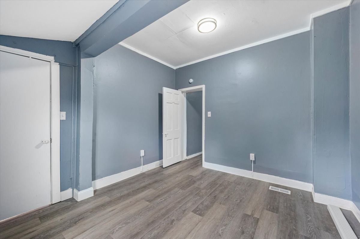 1110 Morton Ave - Photo 4 of 15