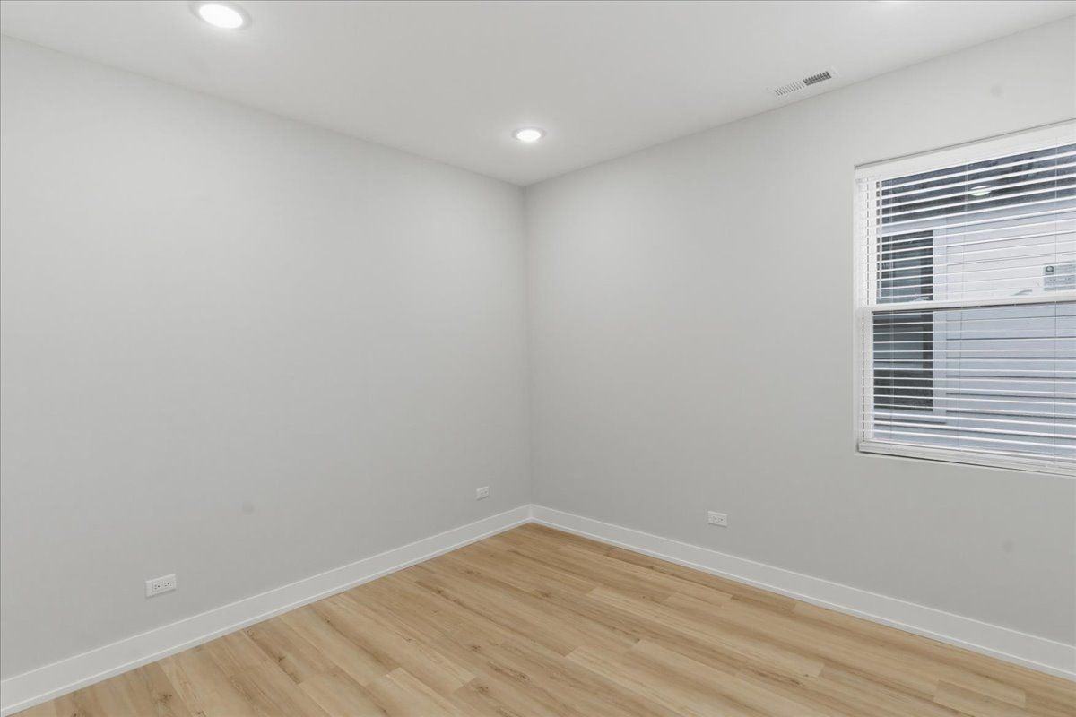 6222 S King Dr - Photo 7 of 11