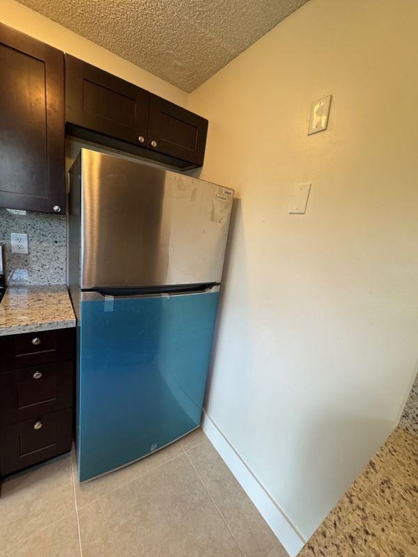 1121 W River Dr - Photo 2 of 41