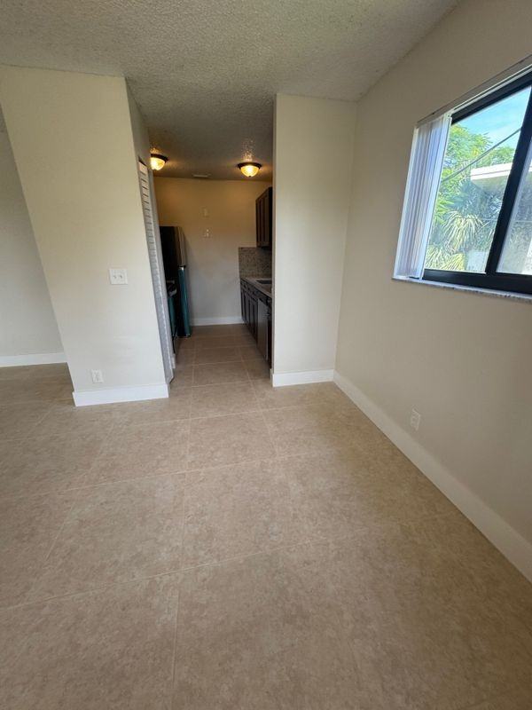 1121 W River Dr - Photo 7 of 41