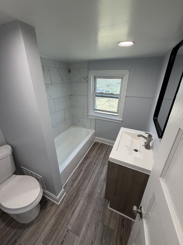 1614 Kings Hwy #2 - Photo 3 of 12