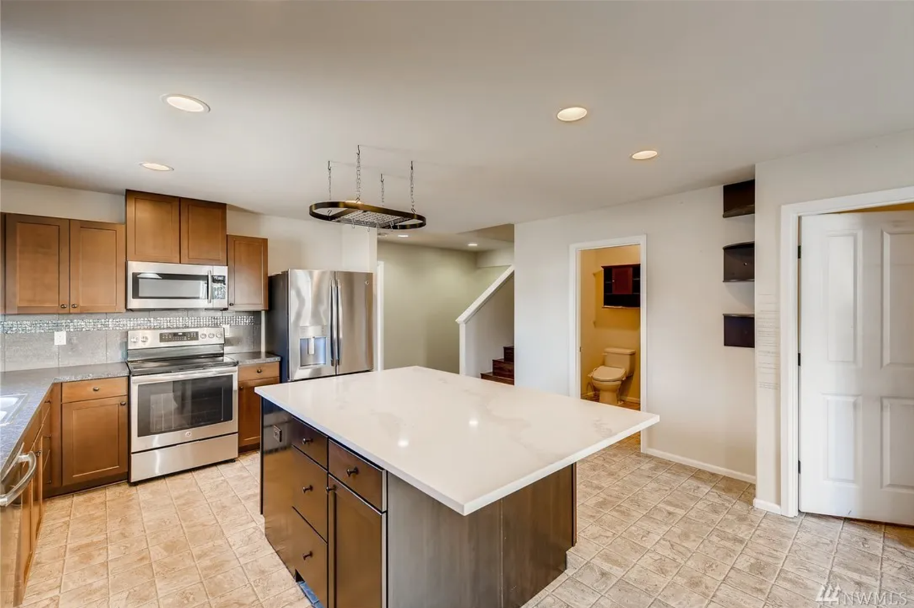 2408 Redwood Ct #NA - Photo 3 of 9