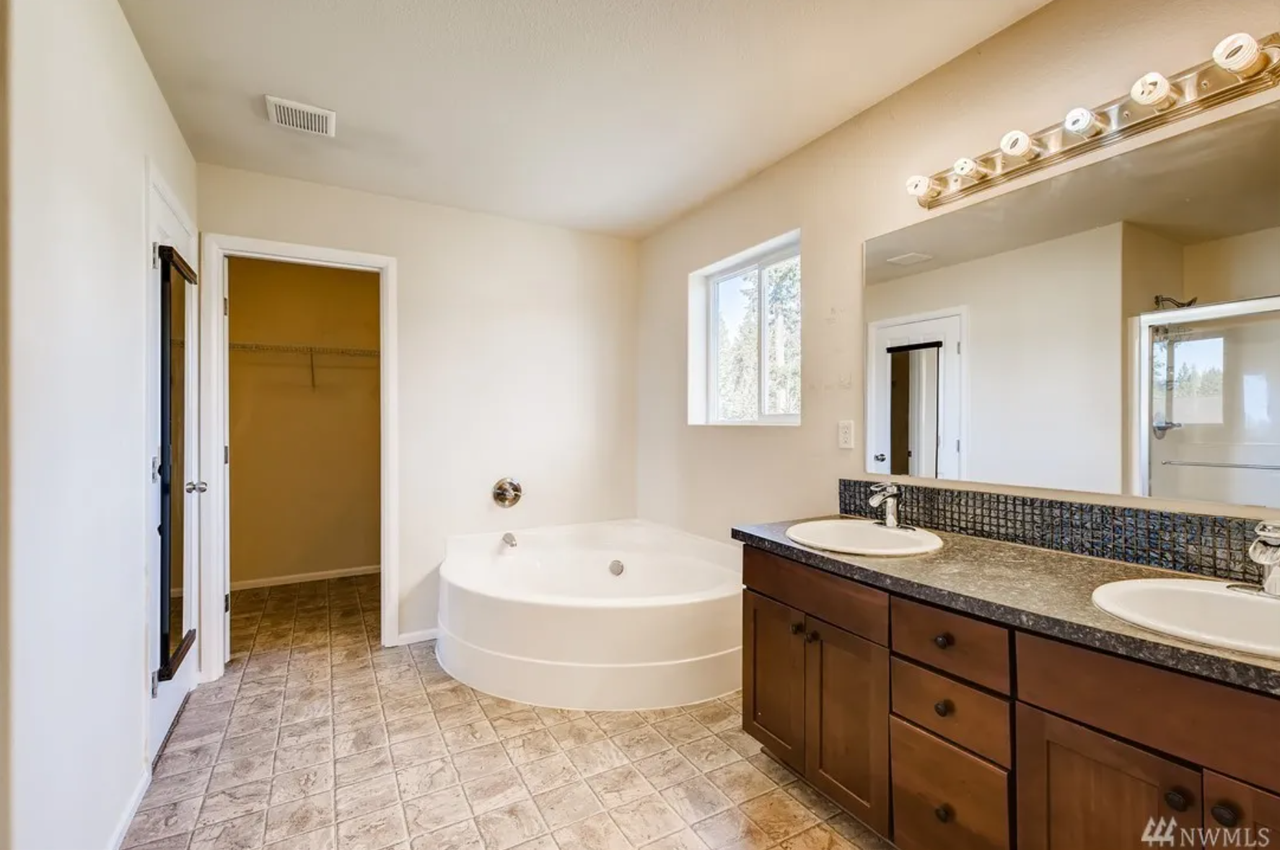 2408 Redwood Ct #NA - Photo 7 of 9