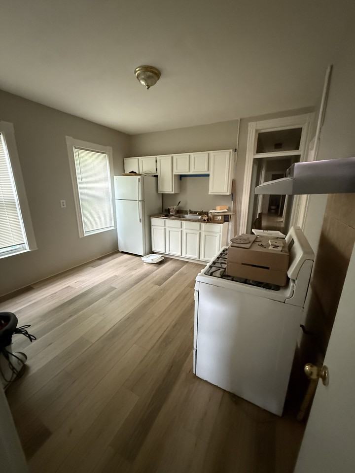 421 Geneva Ave #1 - Photo 2 of 16