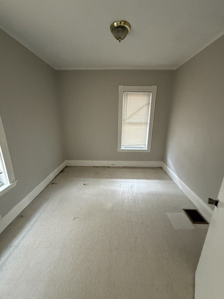 421 Geneva Ave #1 - Photo 3 of 16