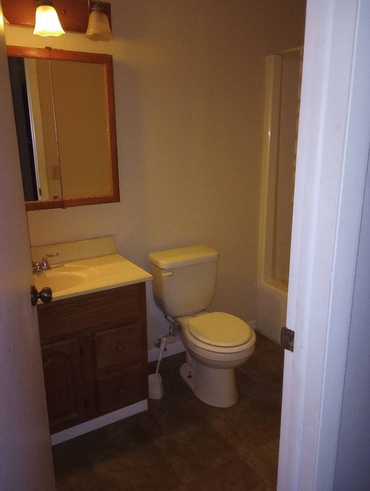 246 S Johnson St - Photo 3 of 5