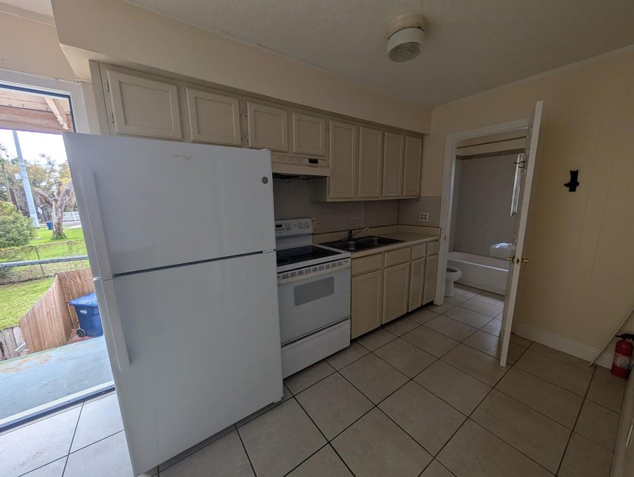 8312 N 11th St - Photo 5 of 9