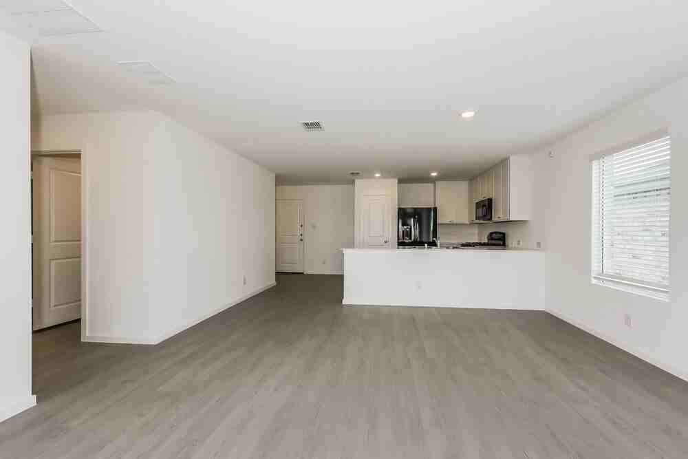 1426 Merlin Bluff St - Photo 4 of 16