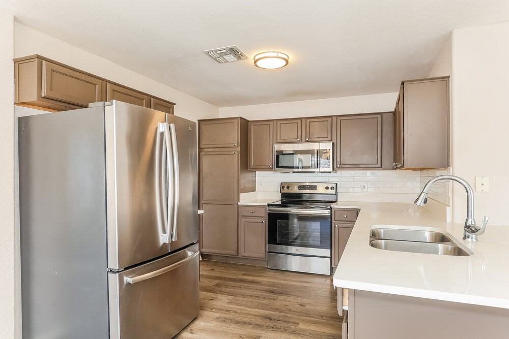 8560 W Mission Ln - Photo 6 of 16