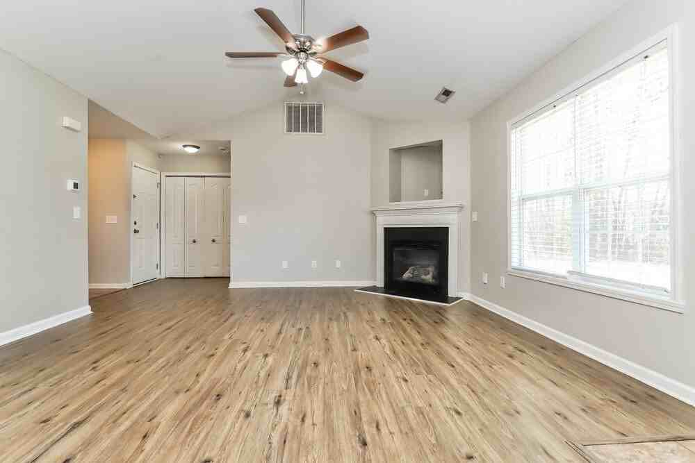 5204 Mount Hope Dr - Photo 5 of 16