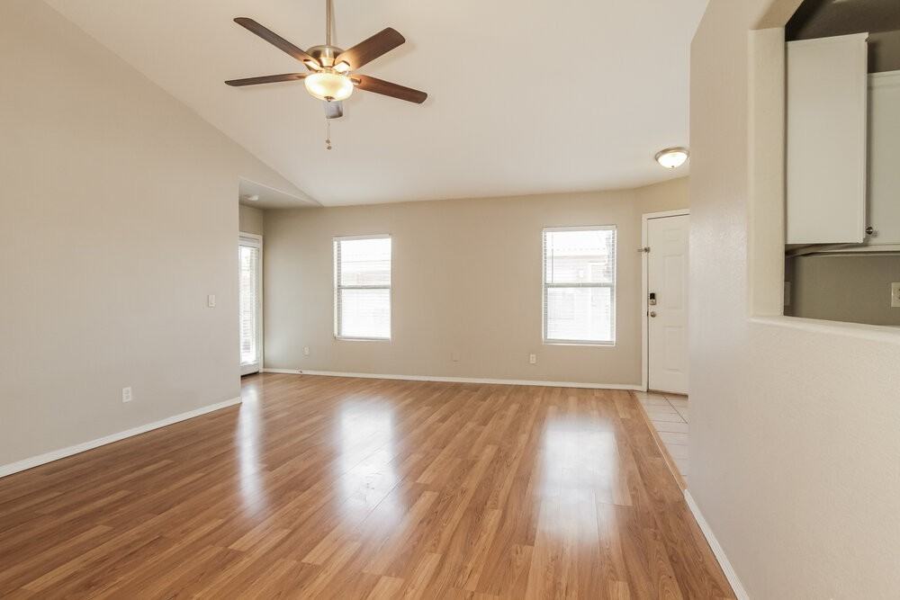 13177 W Desert Ln - Photo 3 of 16