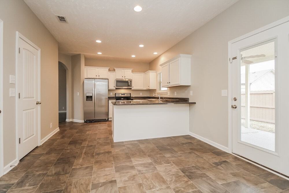 1728 Bellamy Ln - Photo 7 of 17