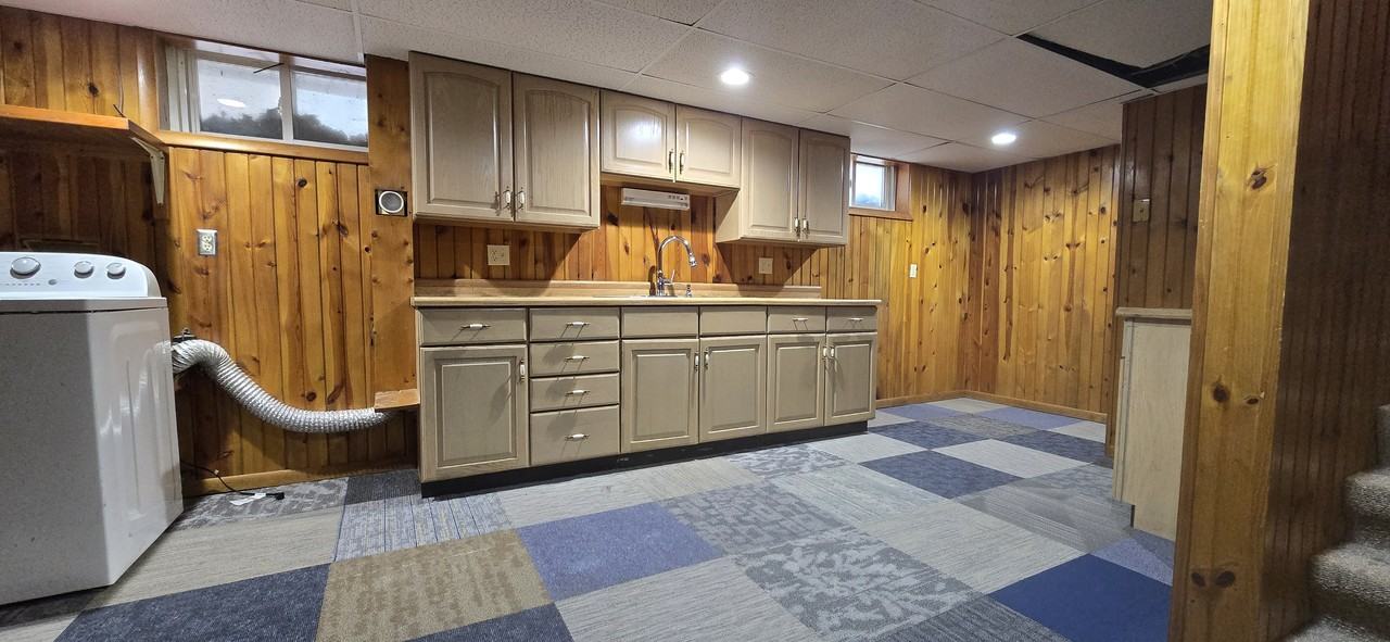 1420 Thompson Avenue - Photo 6 of 24