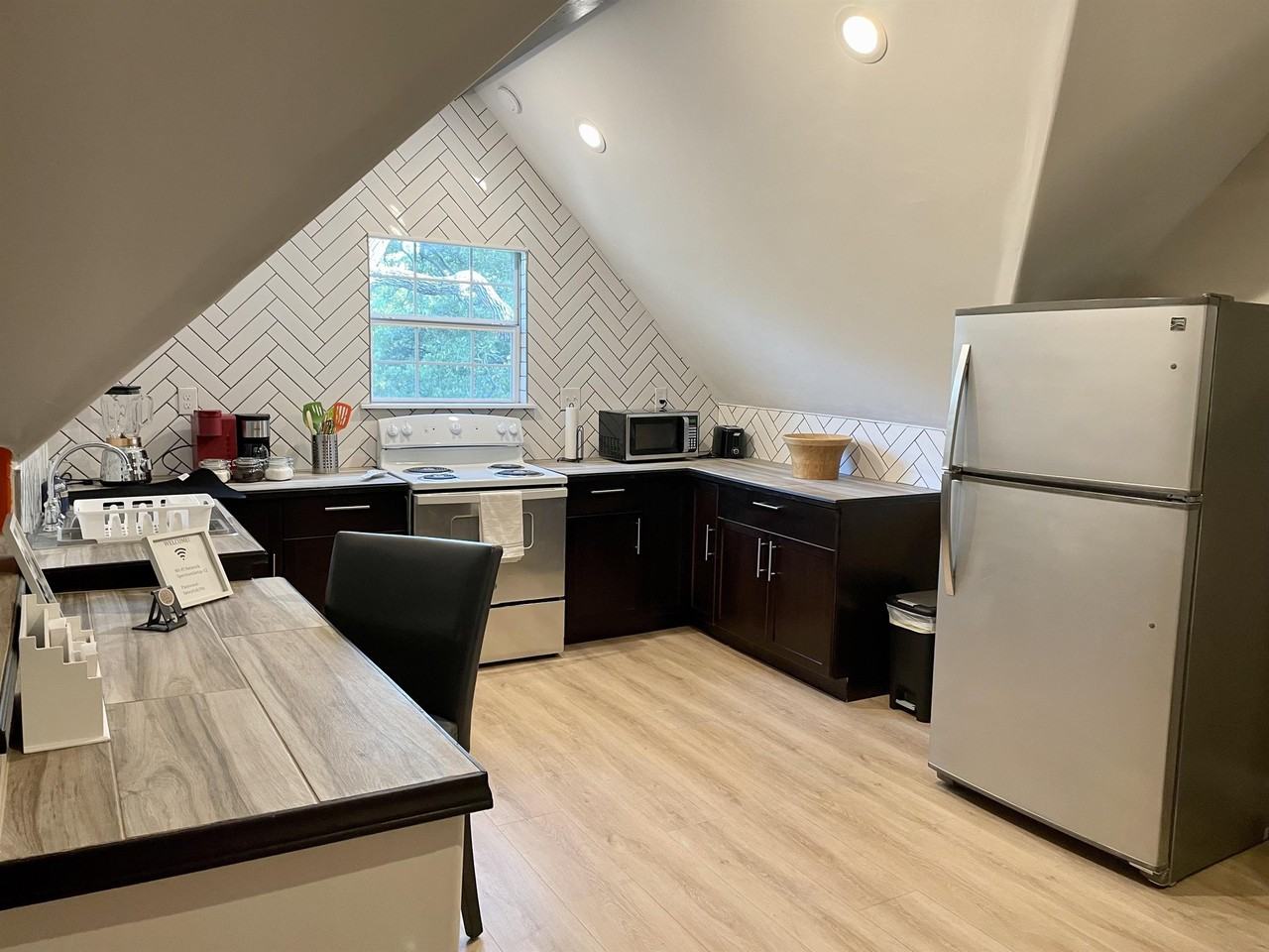1708 Bolivar St #C - Photo 3 of 18