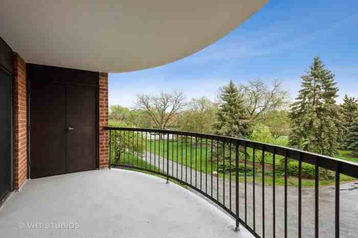 1505 East Central Road #310B - Photo 2 of 8