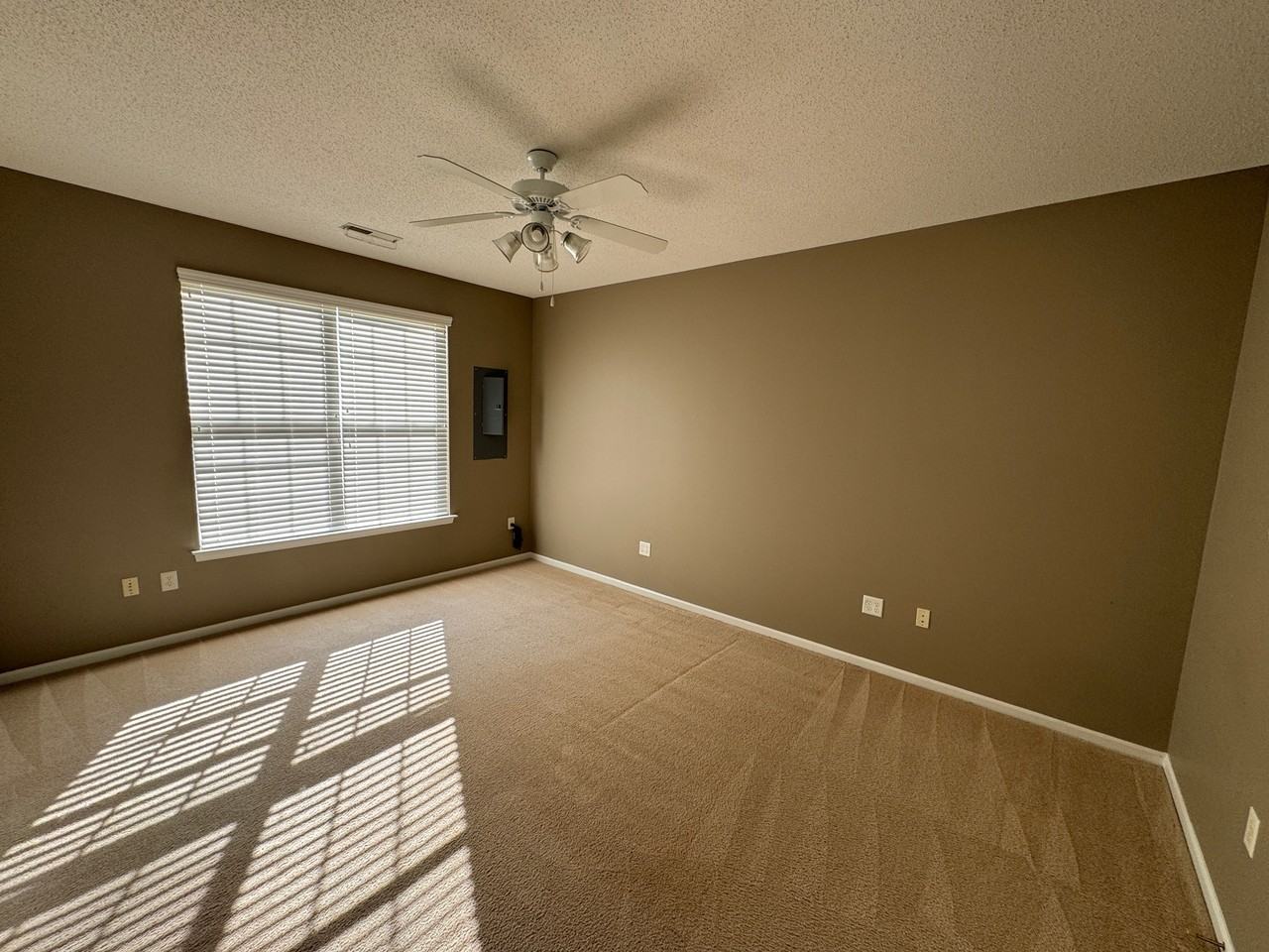 1463 Otterbourne Cir #1 - Photo 5 of 12