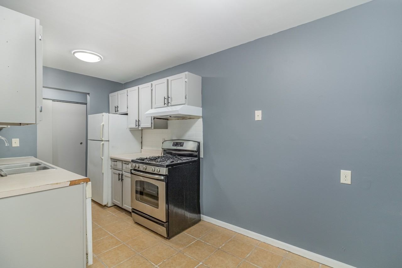 5301 Russell Ave N #105 - Photo 3 of 23