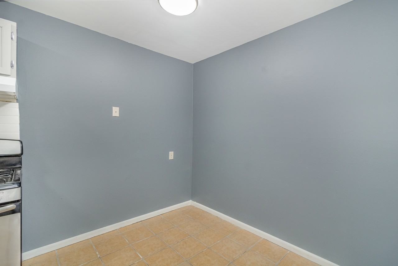5301 Russell Ave N #105 - Photo 6 of 23