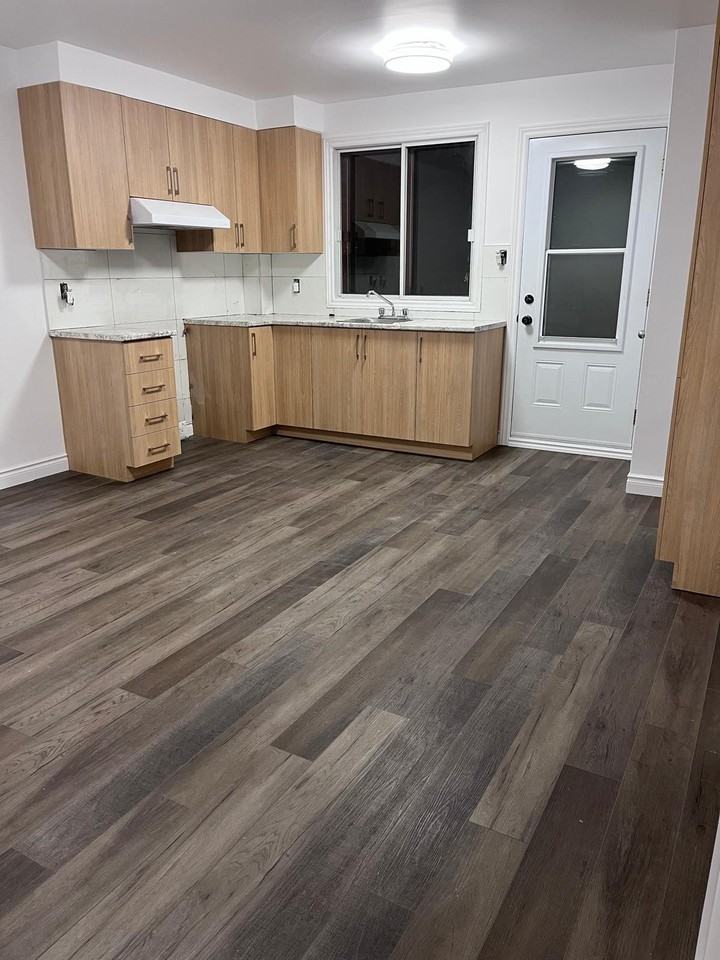 Avenue De Chateaubriand - Photo 2 of 5