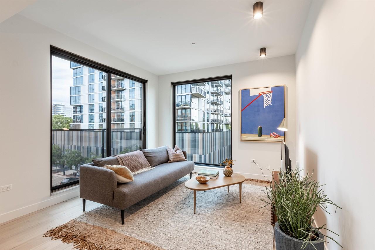 1101 Lodge Evanston - Photo 4 of 36