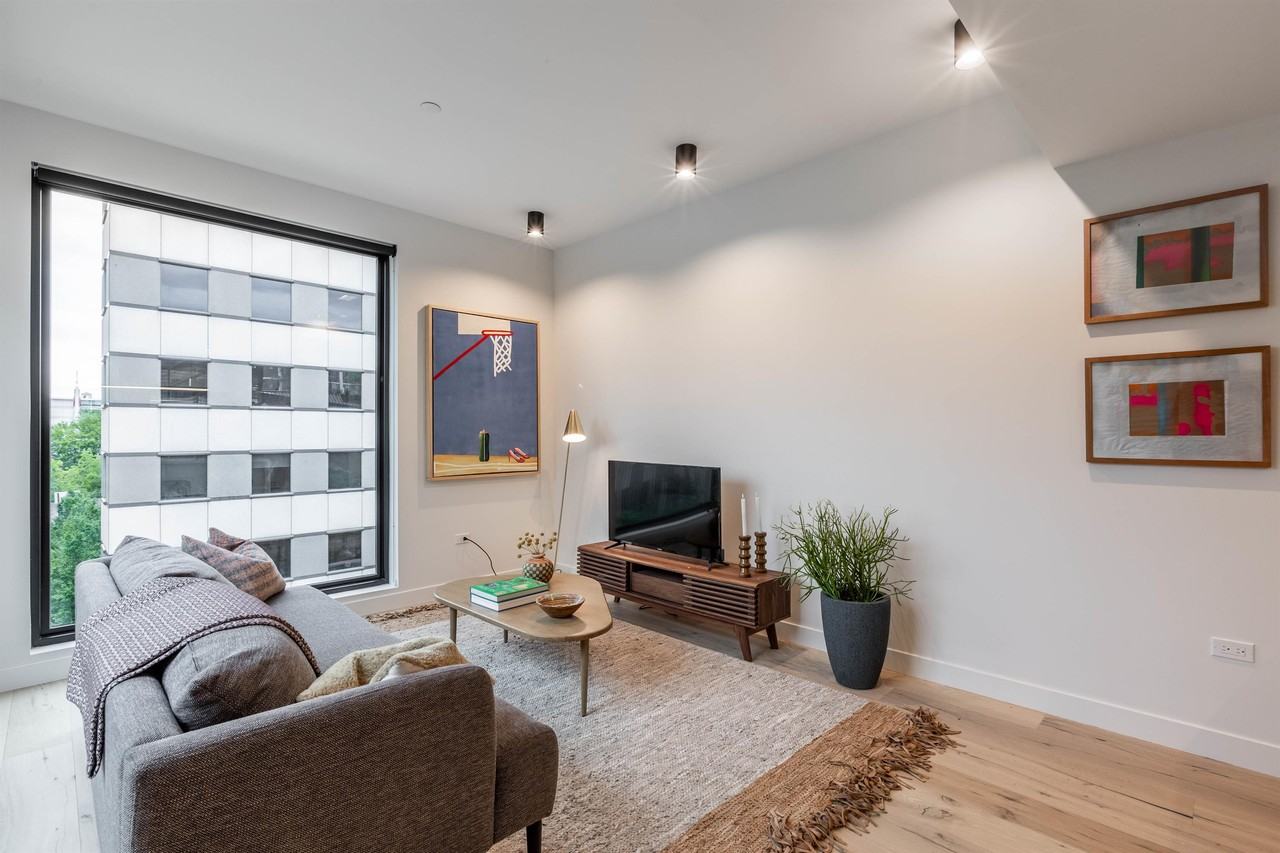 1101 Lodge Evanston - Photo 5 of 36