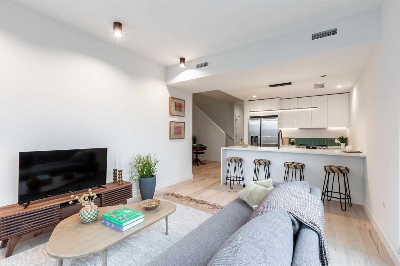 1101 Lodge Evanston - Photo 6 of 36