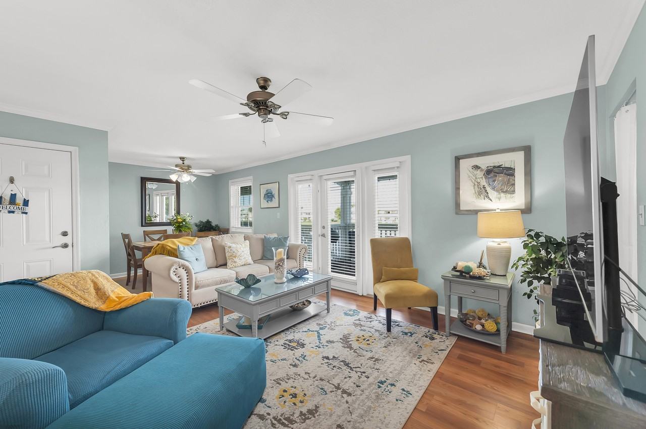 Seahorse Dr #H - Photo 2 of 35