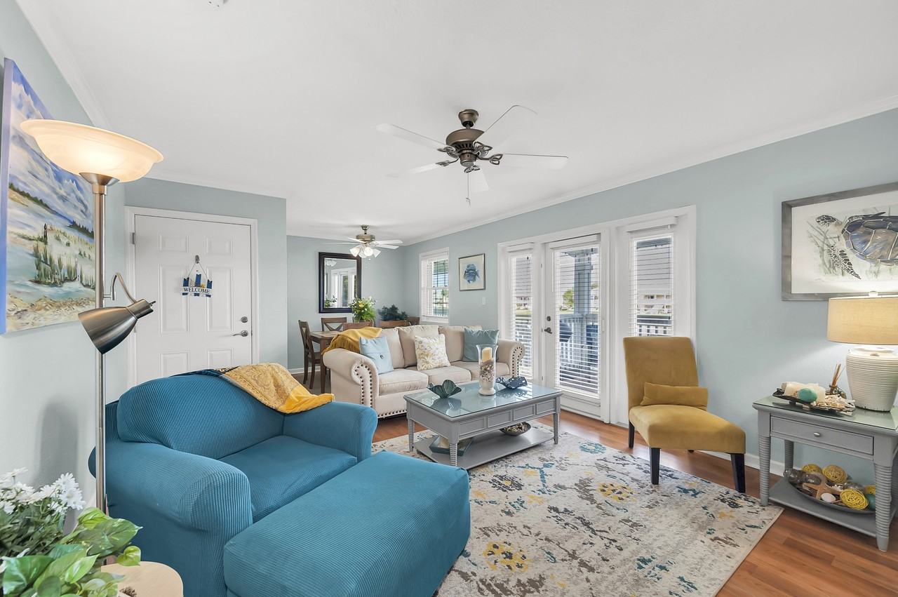 Seahorse Dr #H - Photo 4 of 35