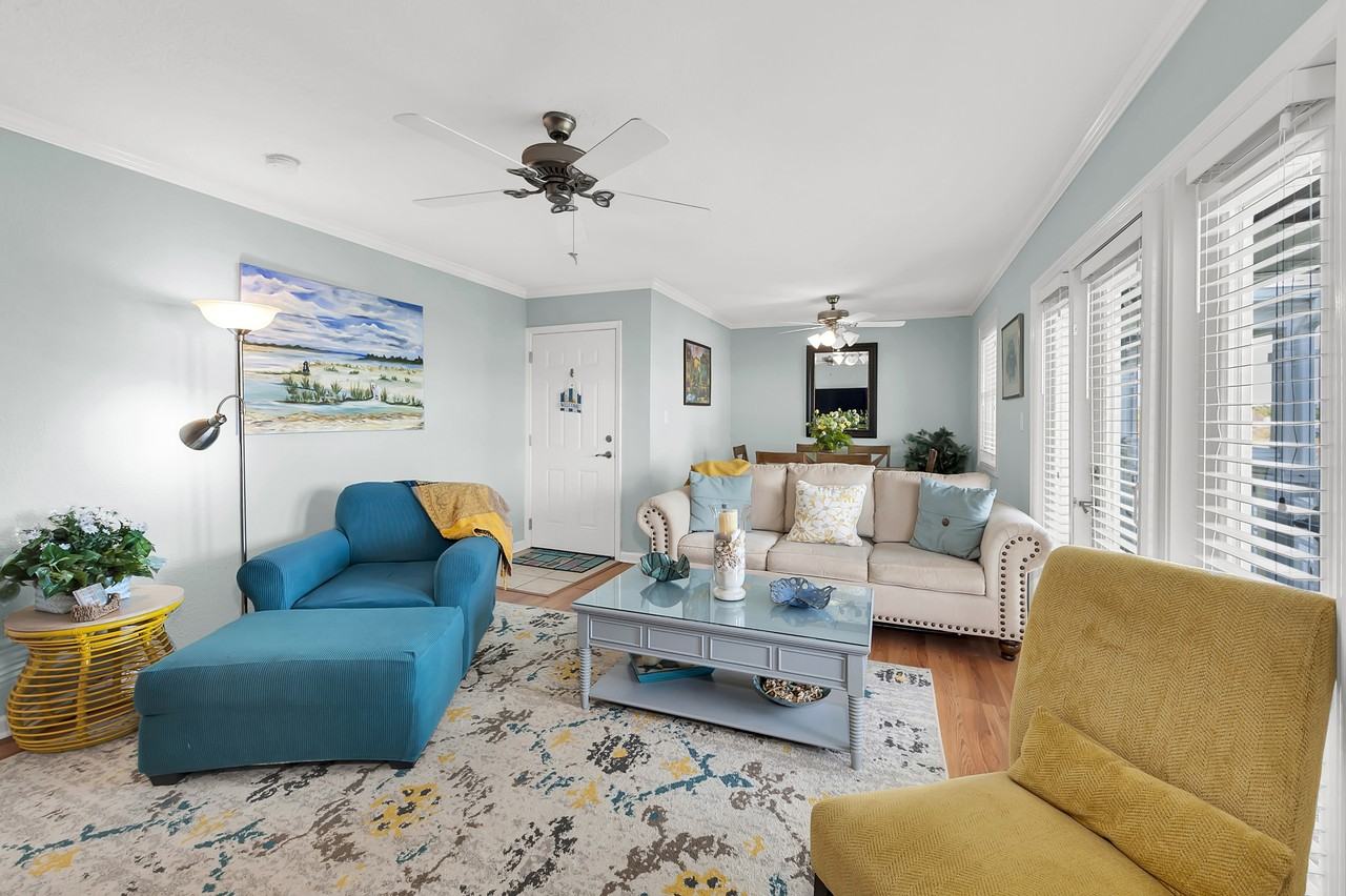 Seahorse Dr #H - Photo 5 of 35