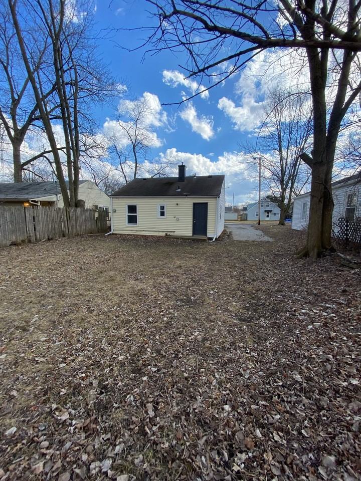 3411 Mccormick Ave #1 - Photo 3 of 7