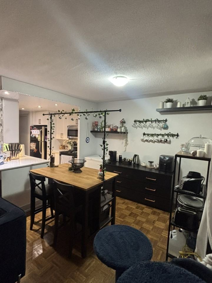 225 Davisville Ave - Photo 3 of 10