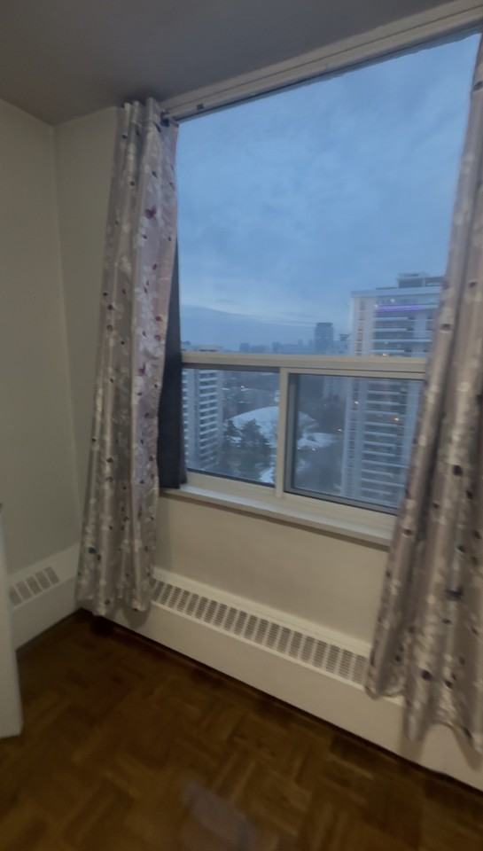 225 Davisville Ave - Photo 5 of 10