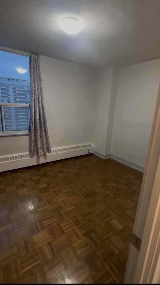 225 Davisville Ave - Photo 7 of 10