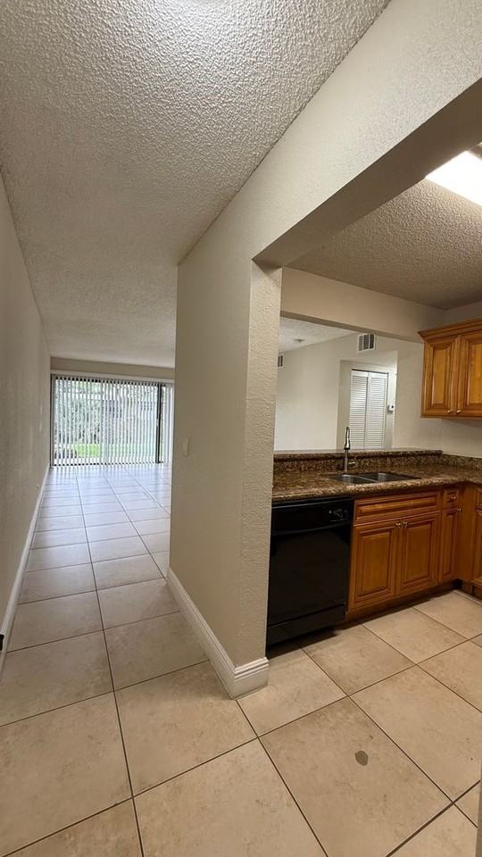 1500 Lake Crystal Dr - Photo 3 of 24