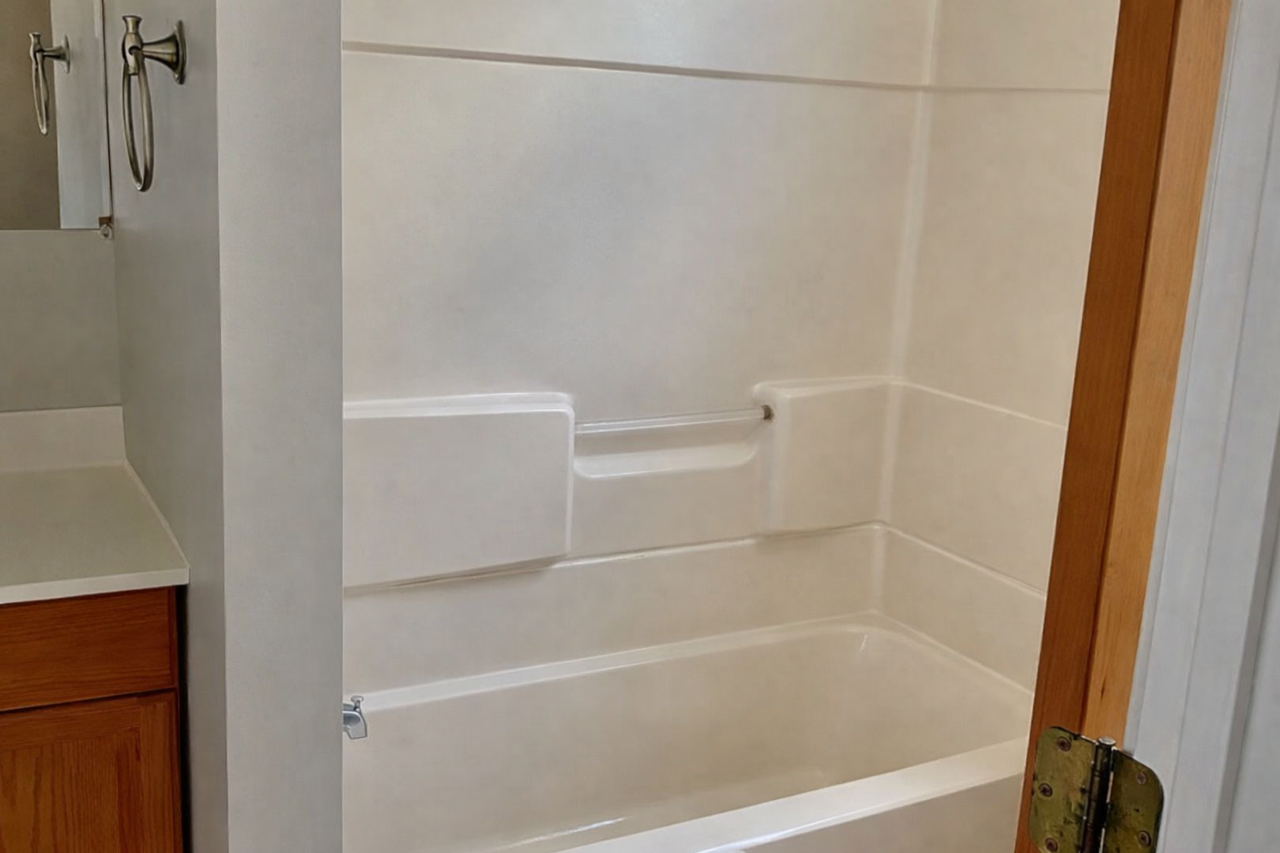 318 Pawtucket St - Photo 4 of 6