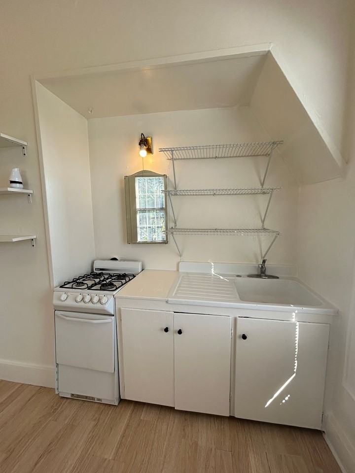 703 Salem St #7 - Photo 3 of 12