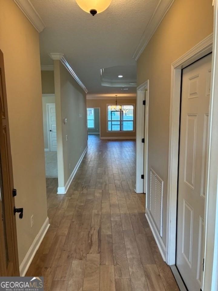 102 Miller Ct - Photo 4 of 41