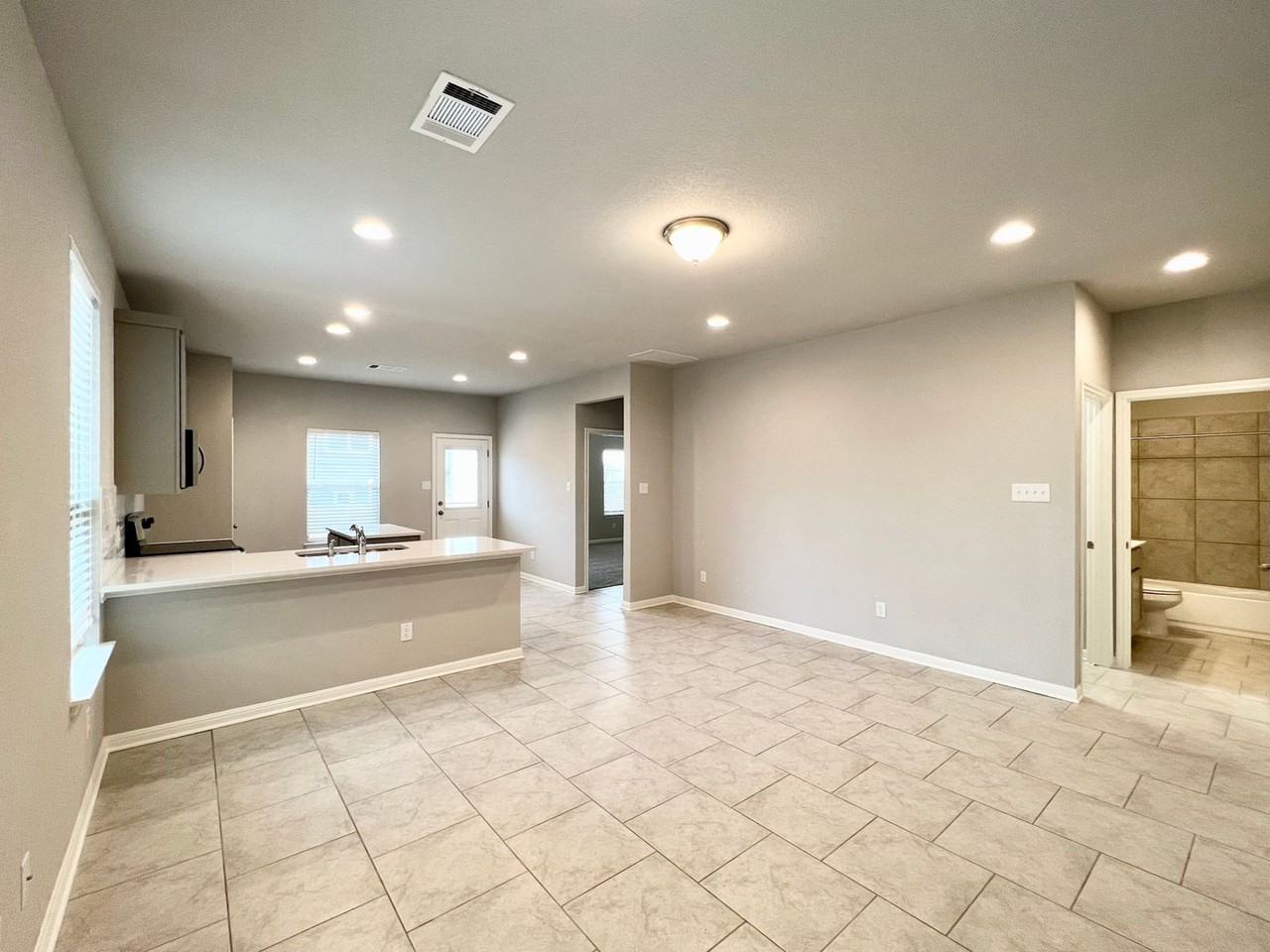 137 Kellys Heroes Way - Photo 3 of 20