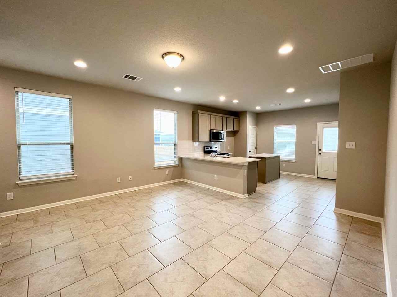 137 Kellys Heroes Way - Photo 4 of 20