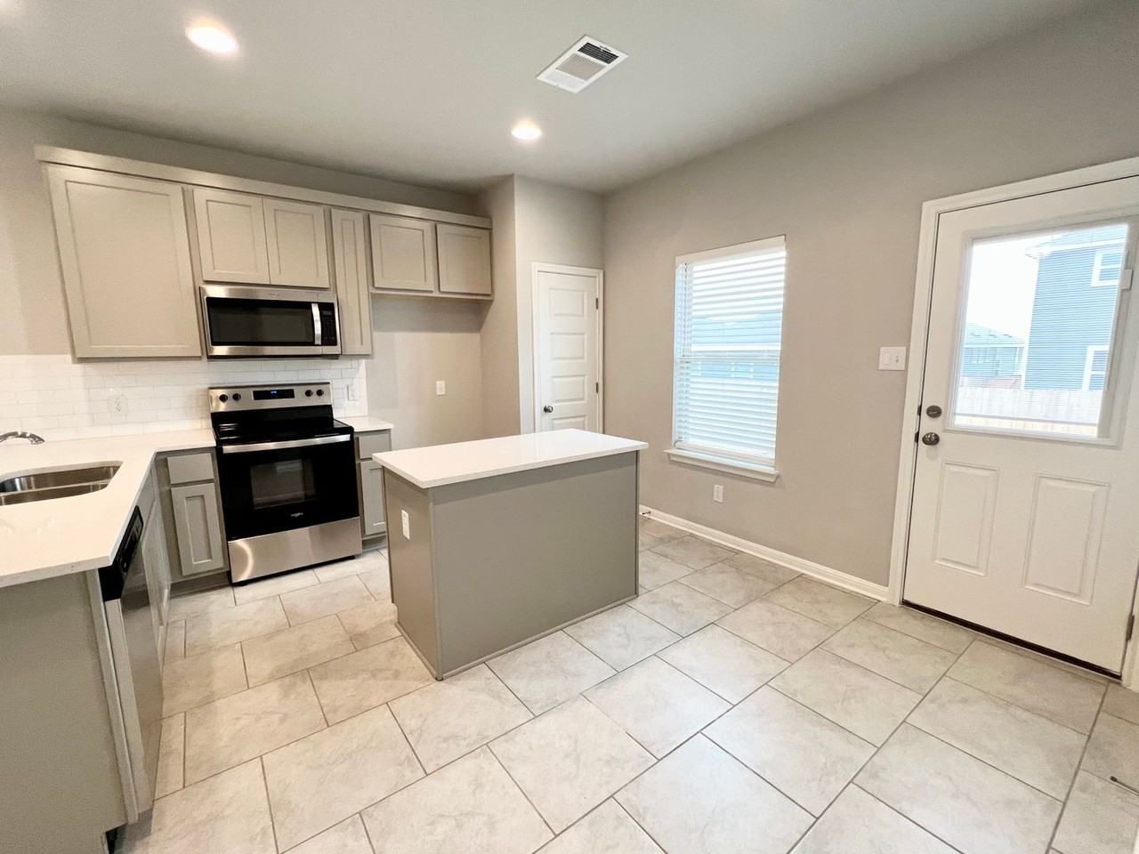 137 Kellys Heroes Way - Photo 6 of 20