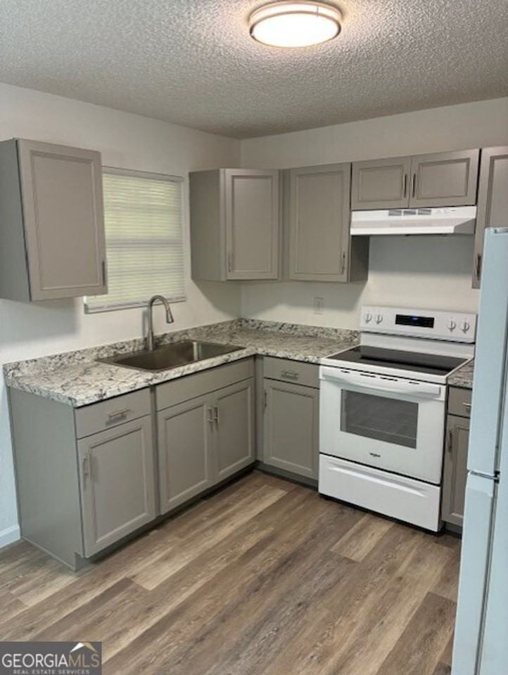 695 Douglas Dr - Photo 6 of 16