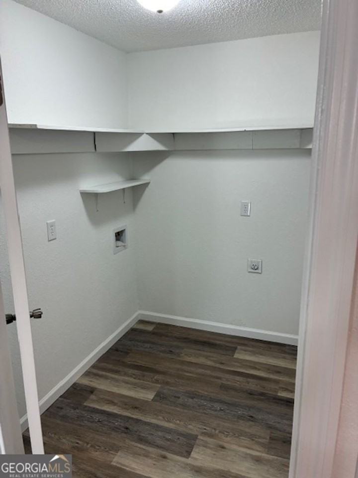 695 Douglas Dr - Photo 7 of 16